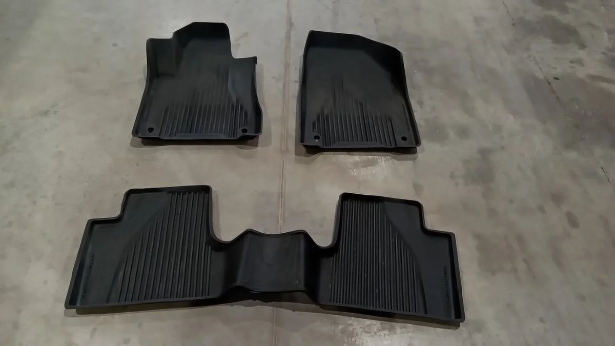 Pre-Owned 2017 Jeep Cherokee 3 Front & Rear Rubber Floor Mat Set OEM (Good)